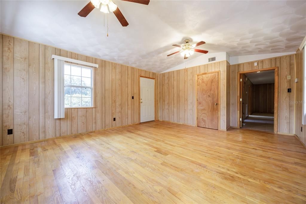 For Sale: $299,000 (4 beds, 2 baths, 2528 Square Feet)