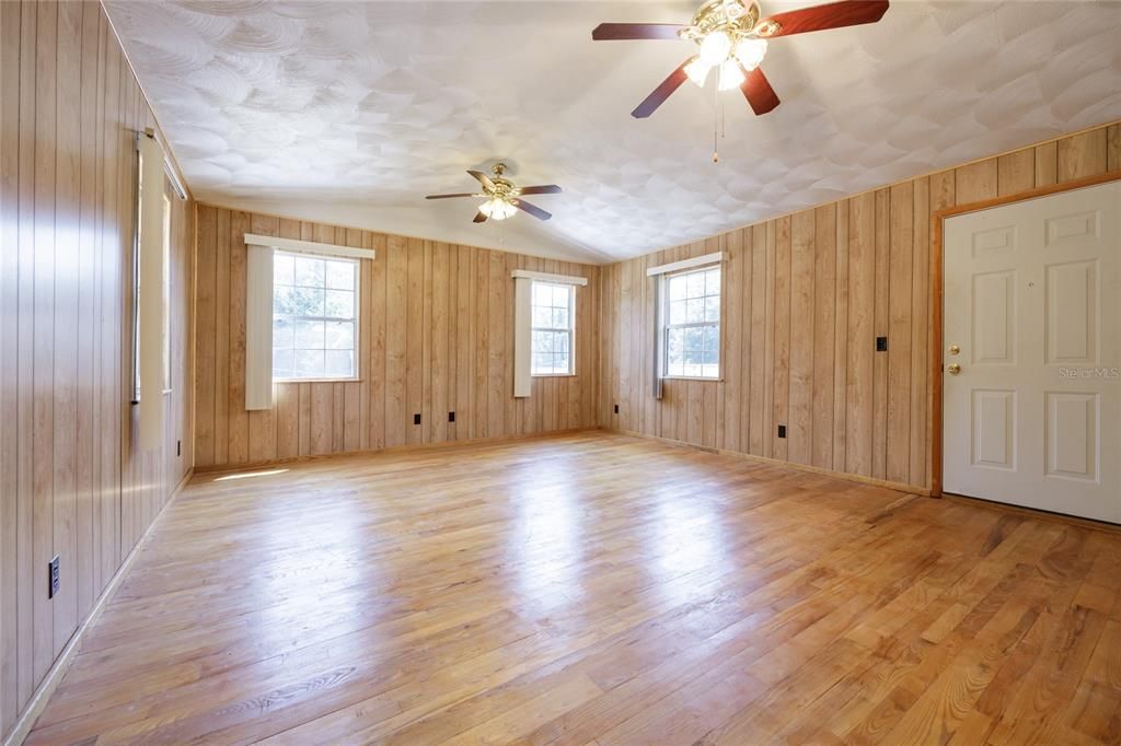 For Sale: $299,000 (4 beds, 2 baths, 2528 Square Feet)