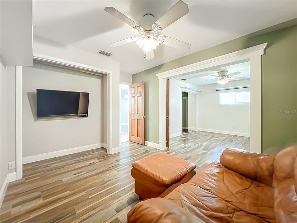 Под контрактом: $620,000 (5 спален, 4 ванн, 1961 Квадратных фут)