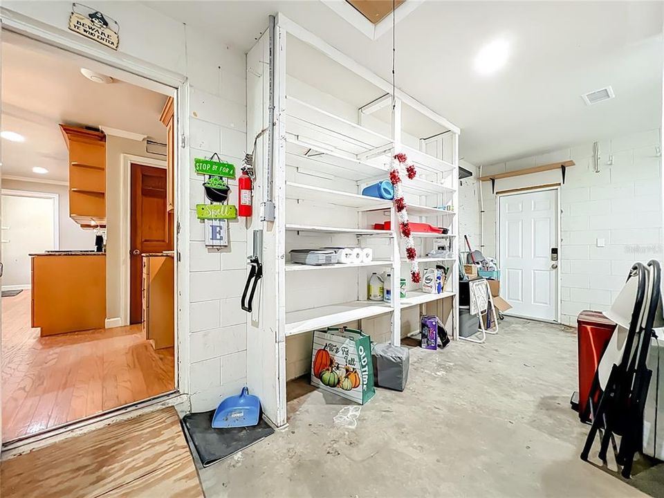 Под контрактом: $620,000 (5 спален, 4 ванн, 1961 Квадратных фут)