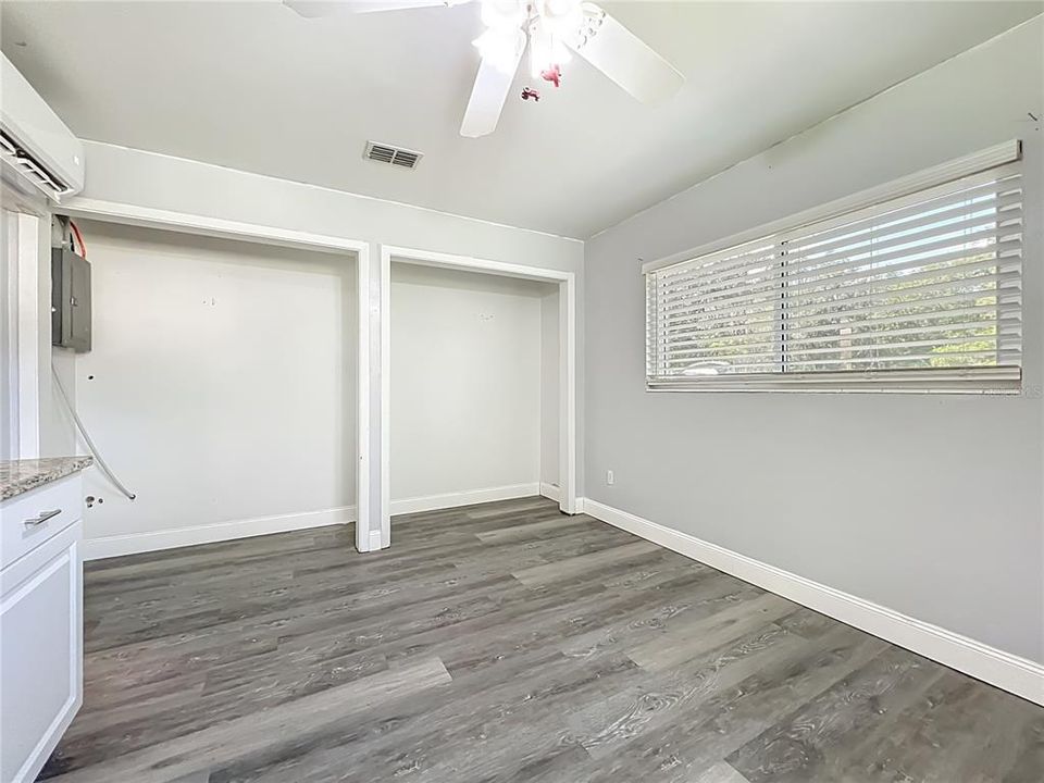 Под контрактом: $620,000 (5 спален, 4 ванн, 1961 Квадратных фут)