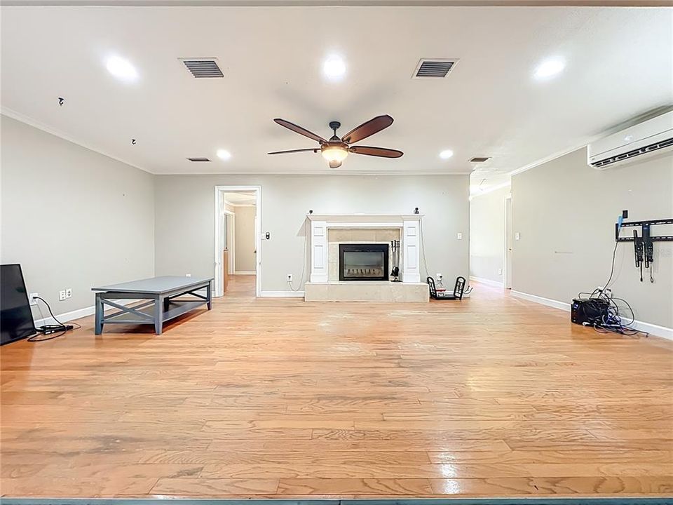 Под контрактом: $620,000 (5 спален, 4 ванн, 1961 Квадратных фут)