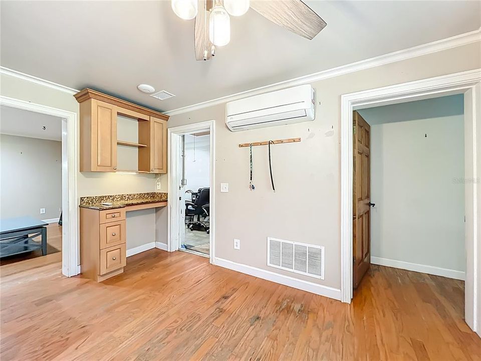 Под контрактом: $620,000 (5 спален, 4 ванн, 1961 Квадратных фут)