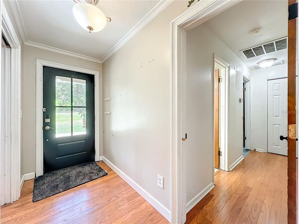 Под контрактом: $620,000 (5 спален, 4 ванн, 1961 Квадратных фут)