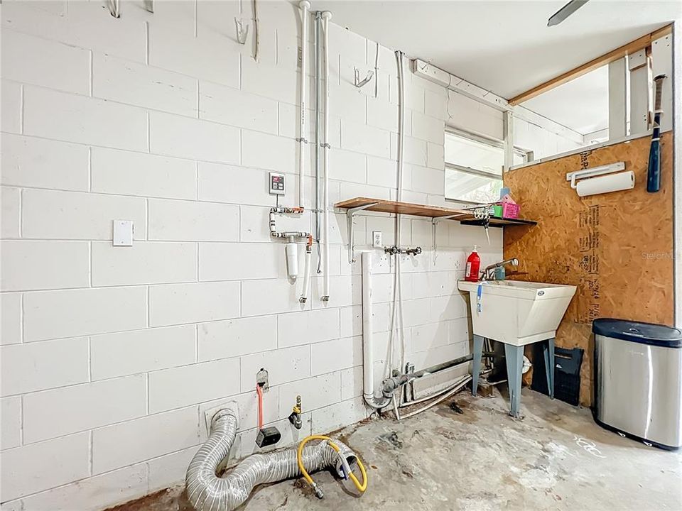 Под контрактом: $620,000 (5 спален, 4 ванн, 1961 Квадратных фут)