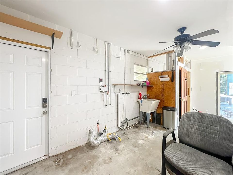 Под контрактом: $620,000 (5 спален, 4 ванн, 1961 Квадратных фут)