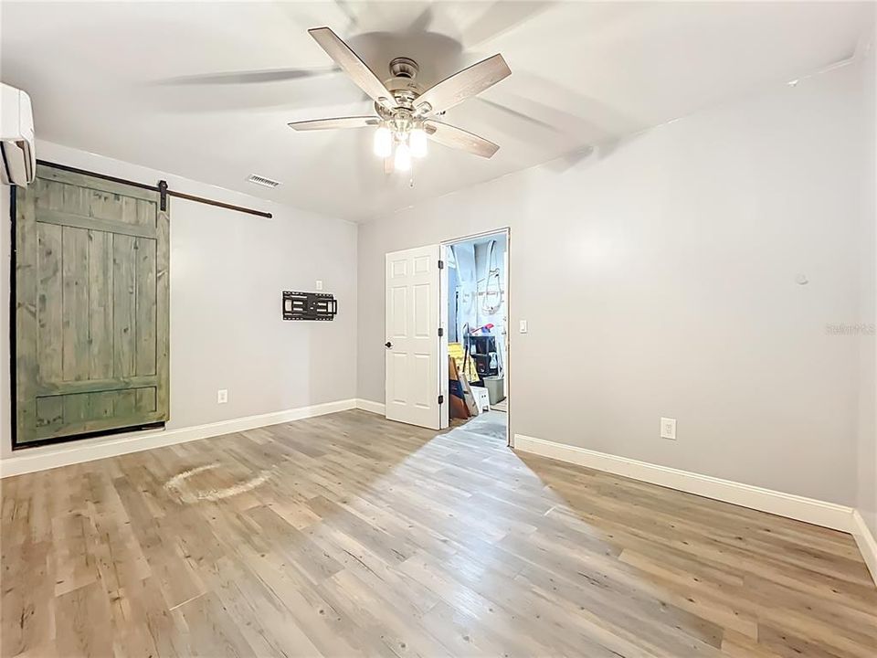 Под контрактом: $620,000 (5 спален, 4 ванн, 1961 Квадратных фут)