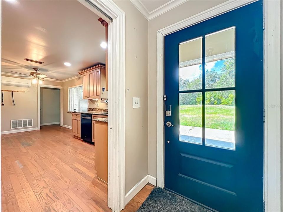 Под контрактом: $620,000 (5 спален, 4 ванн, 1961 Квадратных фут)