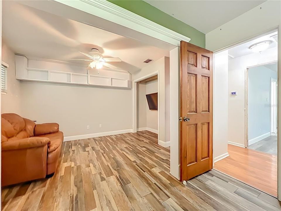 Под контрактом: $620,000 (5 спален, 4 ванн, 1961 Квадратных фут)