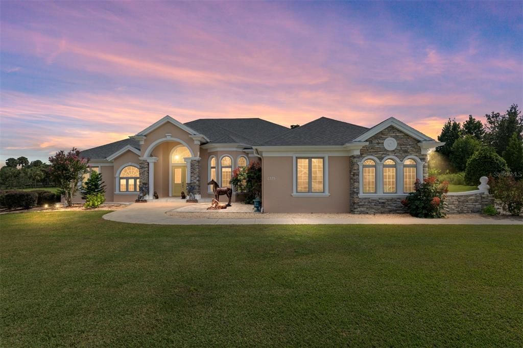 En Venta: $1,175,000 (4 camas, 3 baños, 3360 Pies cuadrados)