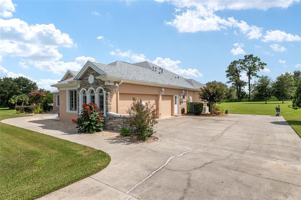 En Venta: $1,175,000 (4 camas, 3 baños, 3360 Pies cuadrados)