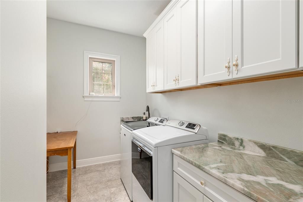 En Venta: $1,175,000 (4 camas, 3 baños, 3360 Pies cuadrados)