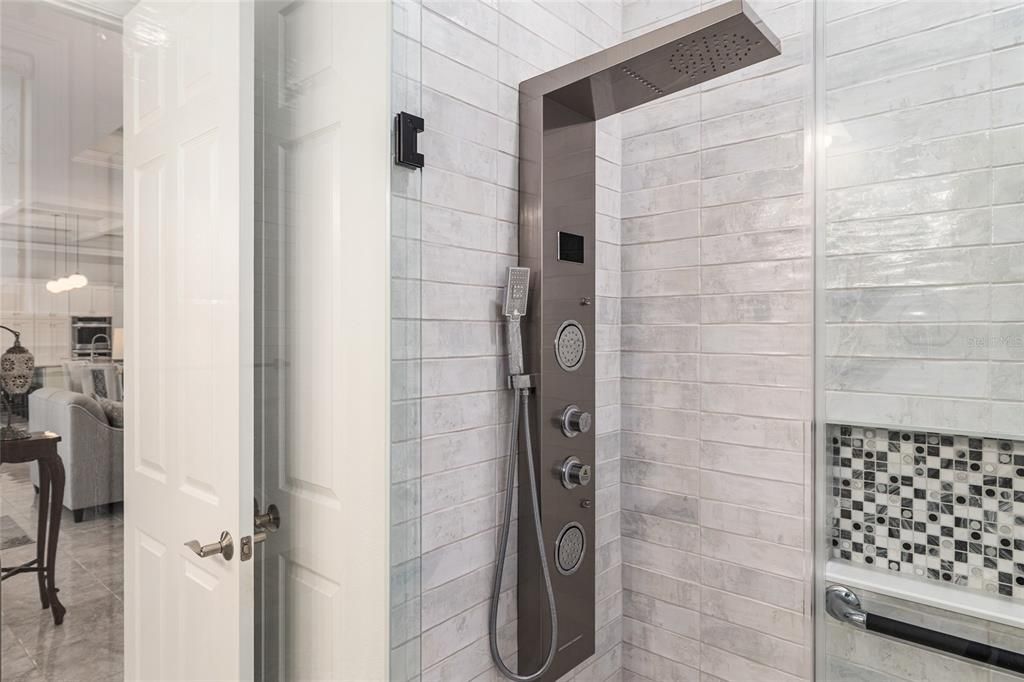 En Venta: $1,175,000 (4 camas, 3 baños, 3360 Pies cuadrados)