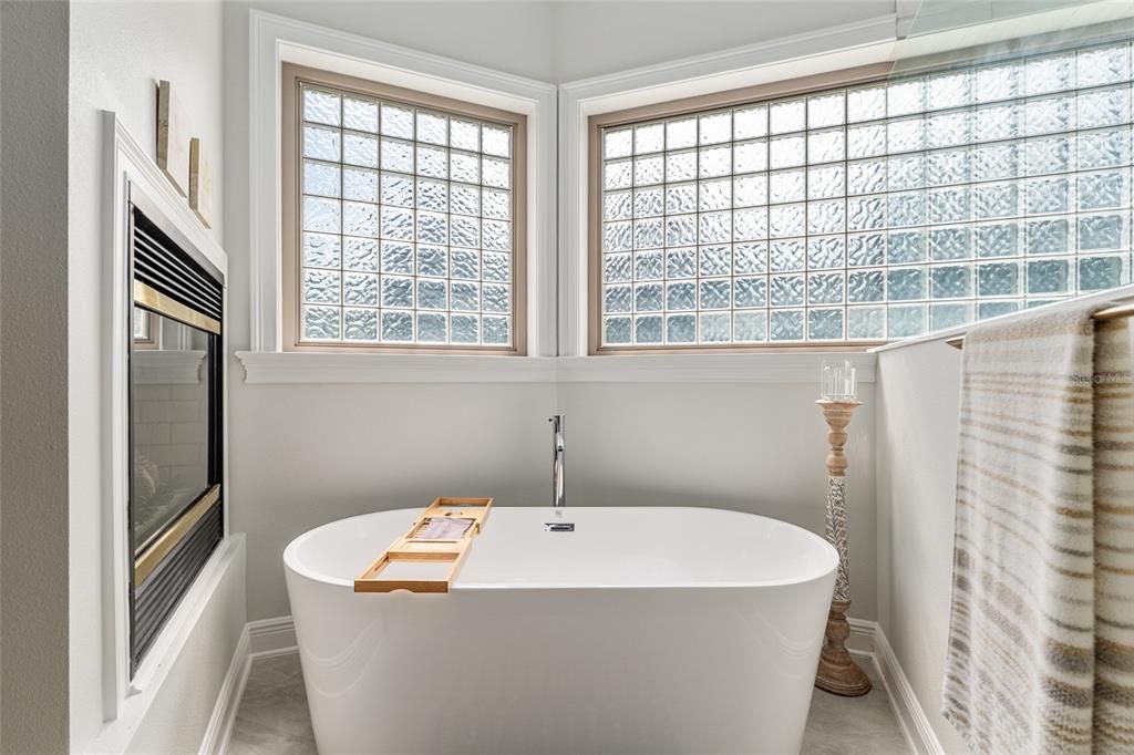 En Venta: $1,175,000 (4 camas, 3 baños, 3360 Pies cuadrados)