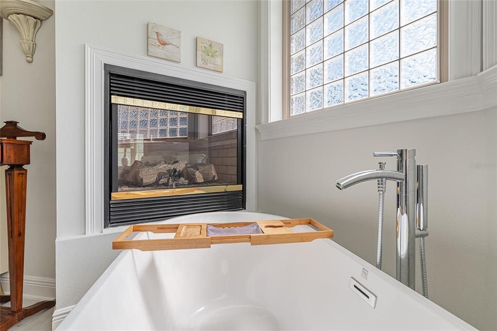 En Venta: $1,175,000 (4 camas, 3 baños, 3360 Pies cuadrados)