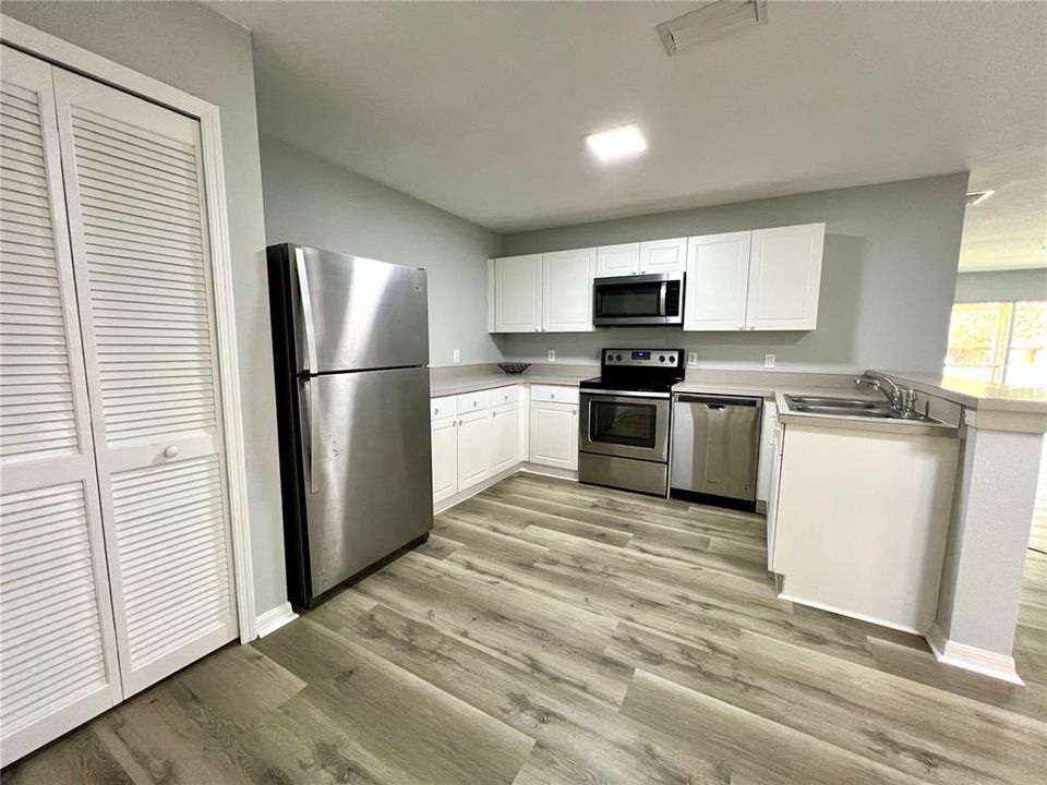 待售: $260,000 (3 贝兹, 2 浴室, 1202 平方英尺)