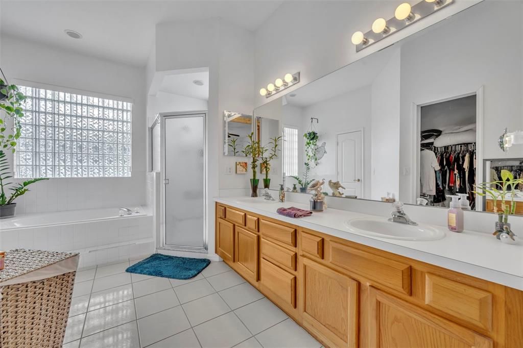 На продажу: $779,900 (5 спален, 4 ванн, 3528 Квадратных фут)