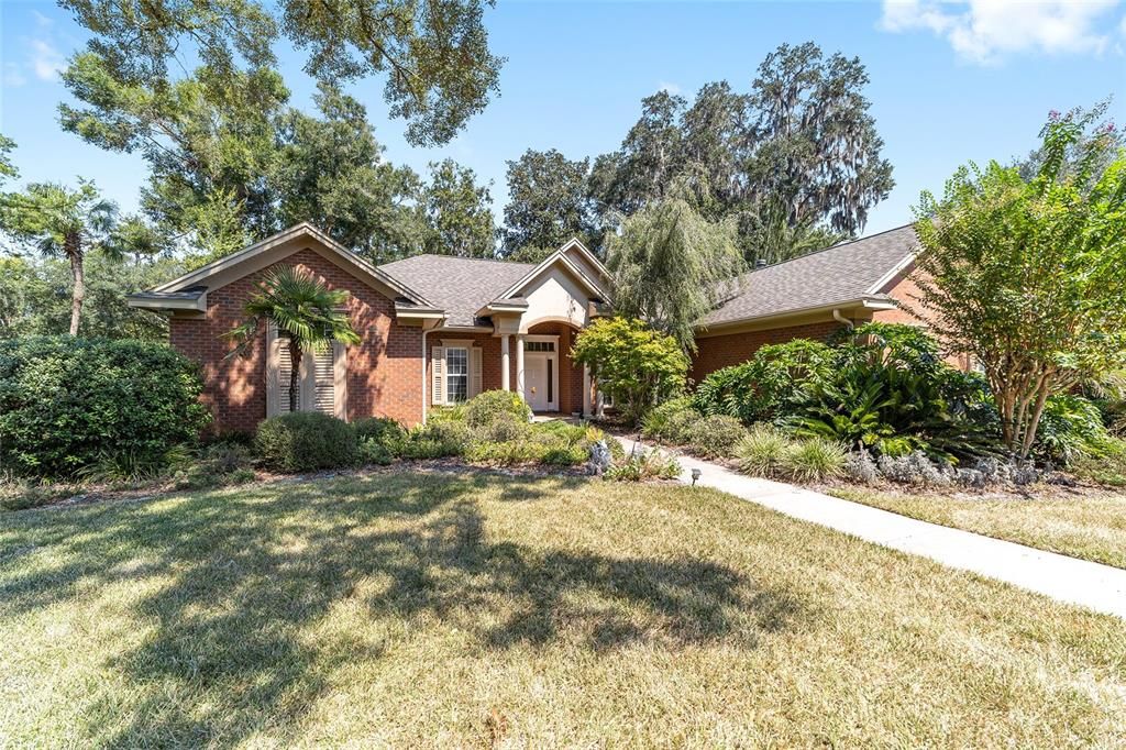 Activo con contrato: $739,000 (4 camas, 3 baños, 3037 Pies cuadrados)