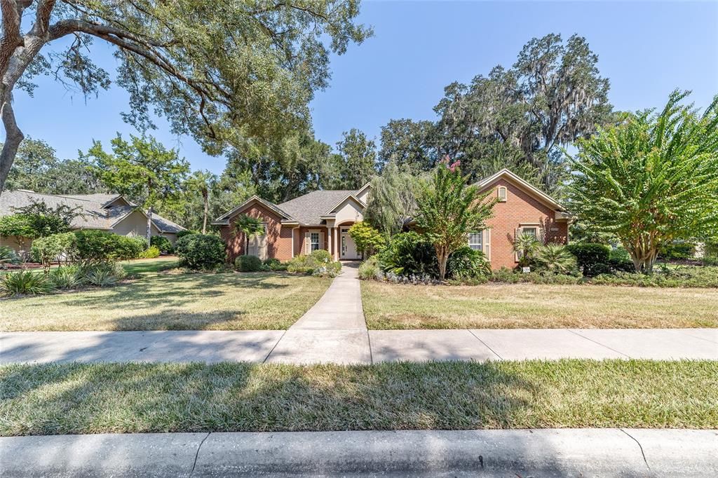 Activo con contrato: $739,000 (4 camas, 3 baños, 3037 Pies cuadrados)