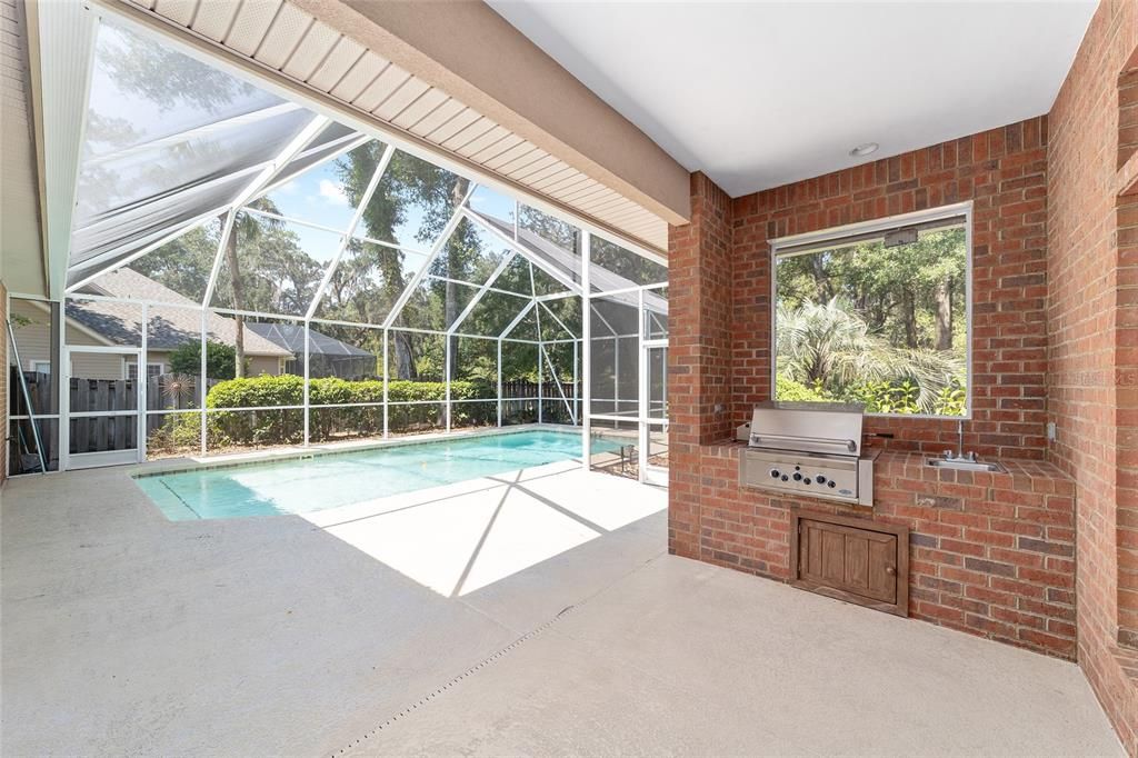 Activo con contrato: $739,000 (4 camas, 3 baños, 3037 Pies cuadrados)