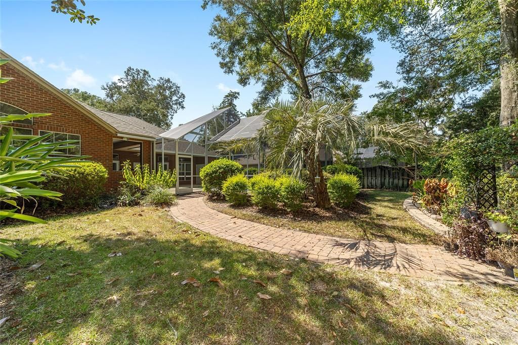 Activo con contrato: $739,000 (4 camas, 3 baños, 3037 Pies cuadrados)
