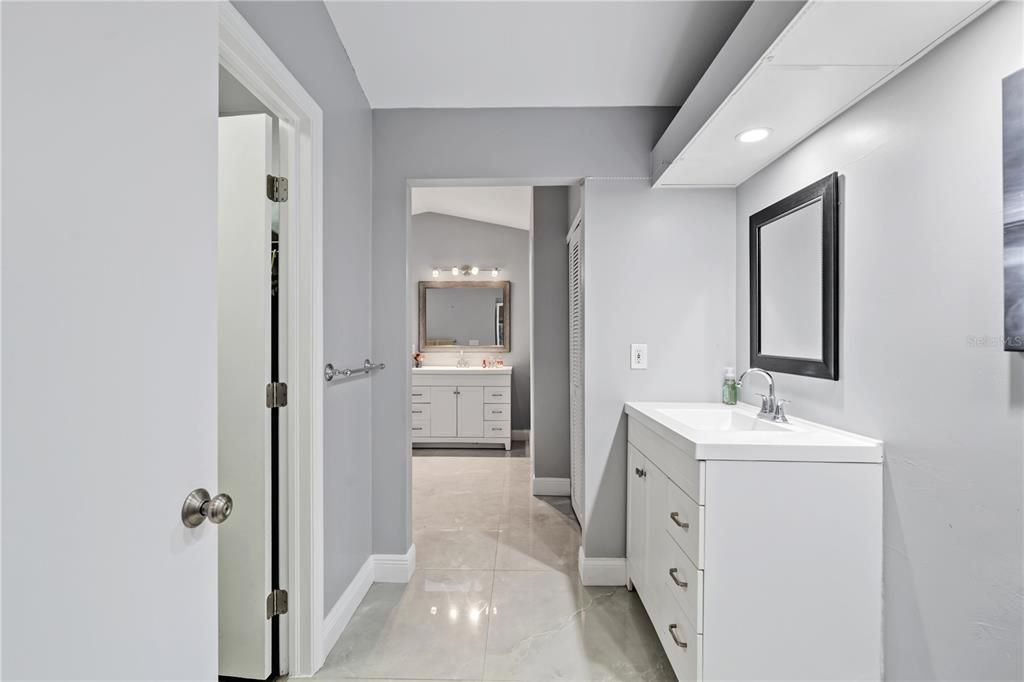 合同活跃: $478,000 (4 贝兹, 3 浴室, 2585 平方英尺)