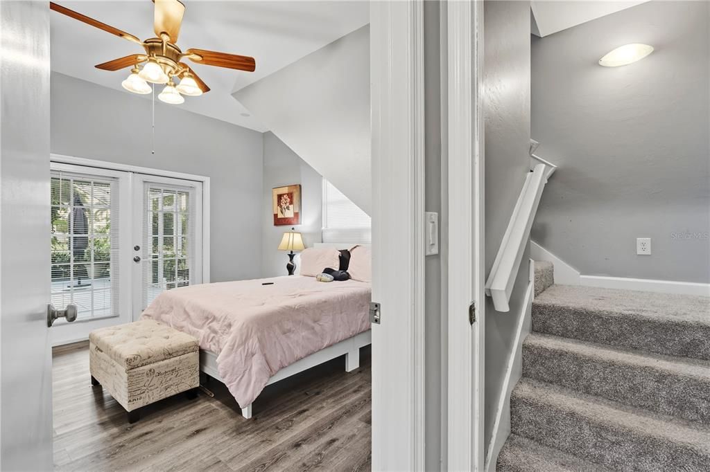 合同活跃: $478,000 (4 贝兹, 3 浴室, 2585 平方英尺)