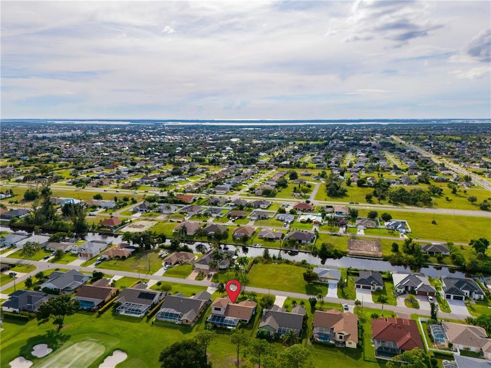 合同活跃: $478,000 (4 贝兹, 3 浴室, 2585 平方英尺)