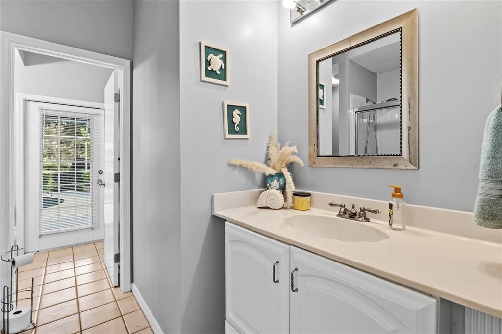 合同活跃: $478,000 (4 贝兹, 3 浴室, 2585 平方英尺)