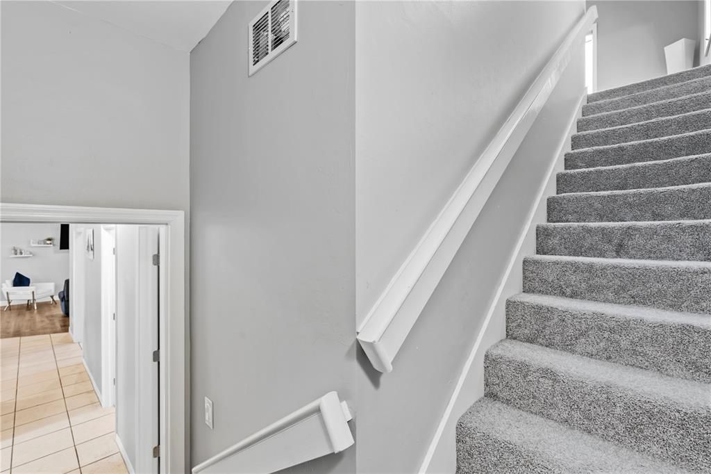 合同活跃: $478,000 (4 贝兹, 3 浴室, 2585 平方英尺)