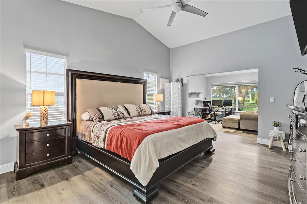 合同活跃: $478,000 (4 贝兹, 3 浴室, 2585 平方英尺)