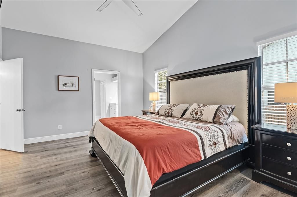 合同活跃: $478,000 (4 贝兹, 3 浴室, 2585 平方英尺)