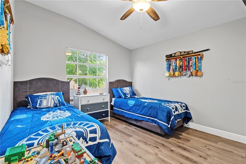 合同活跃: $478,000 (4 贝兹, 3 浴室, 2585 平方英尺)