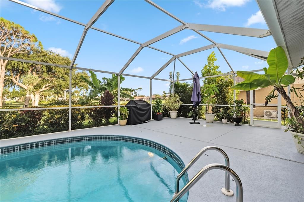 合同活跃: $478,000 (4 贝兹, 3 浴室, 2585 平方英尺)