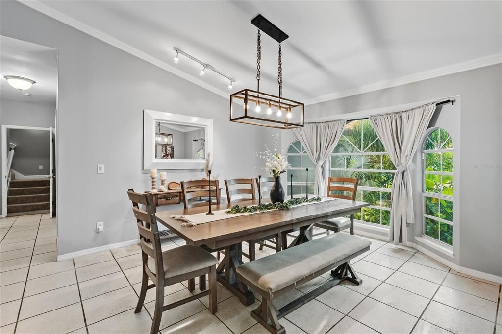 合同活跃: $478,000 (4 贝兹, 3 浴室, 2585 平方英尺)