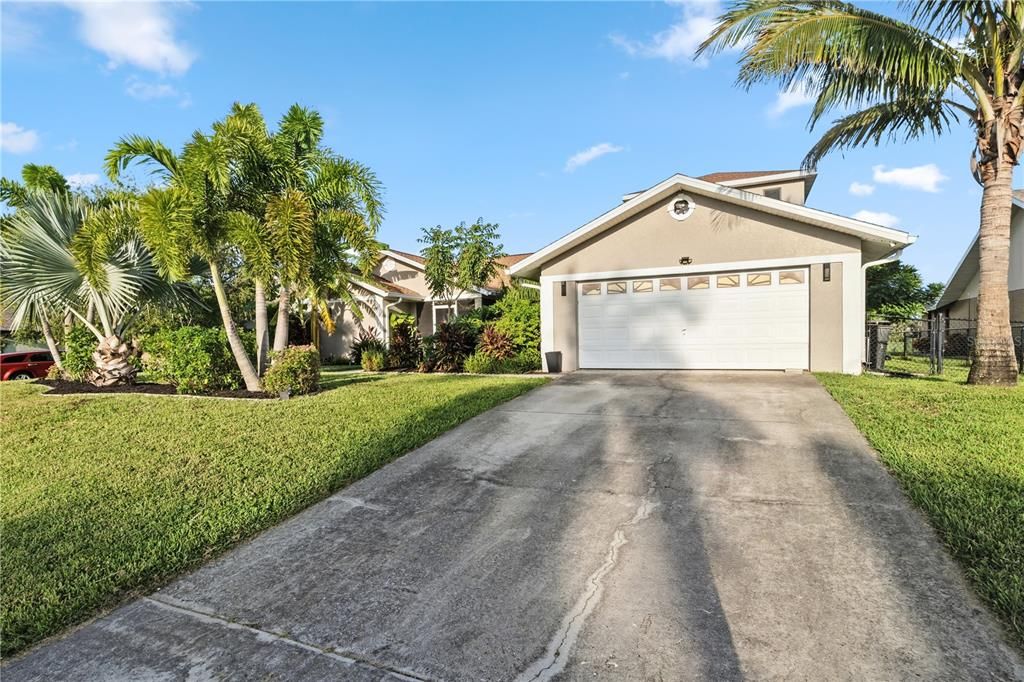 合同活跃: $478,000 (4 贝兹, 3 浴室, 2585 平方英尺)