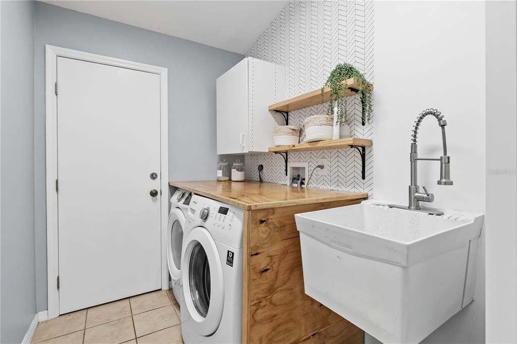 合同活跃: $478,000 (4 贝兹, 3 浴室, 2585 平方英尺)