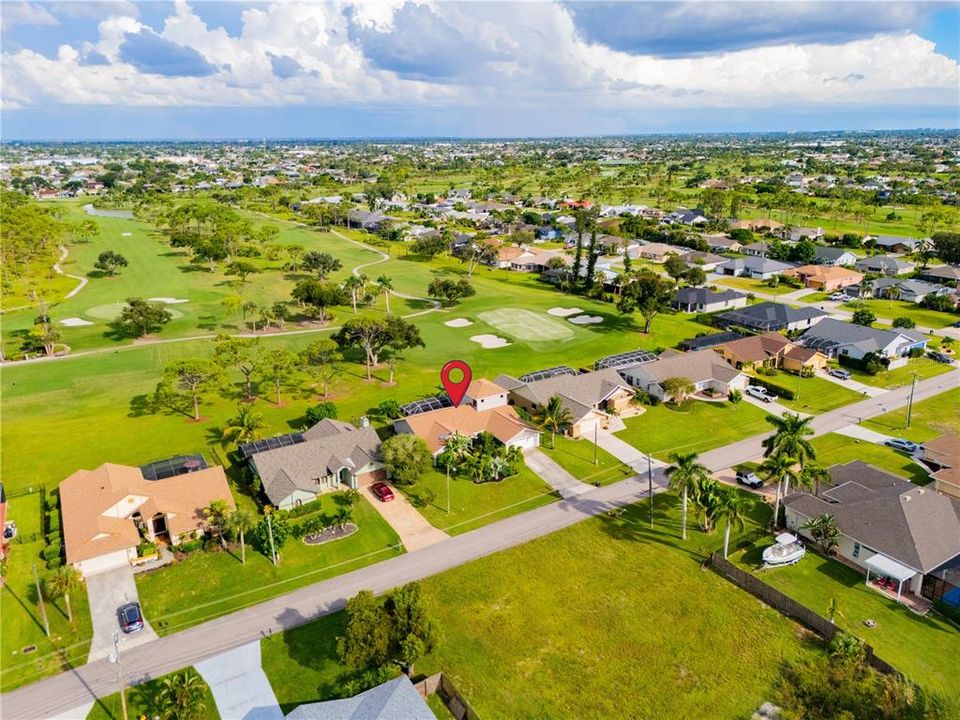 合同活跃: $478,000 (4 贝兹, 3 浴室, 2585 平方英尺)