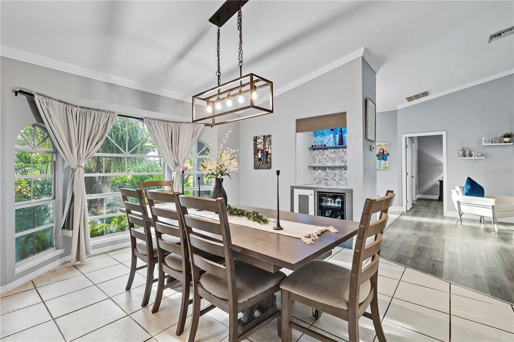 合同活跃: $478,000 (4 贝兹, 3 浴室, 2585 平方英尺)