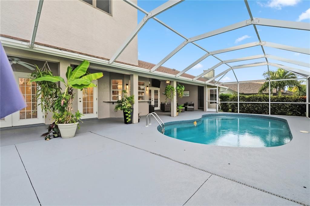 合同活跃: $478,000 (4 贝兹, 3 浴室, 2585 平方英尺)