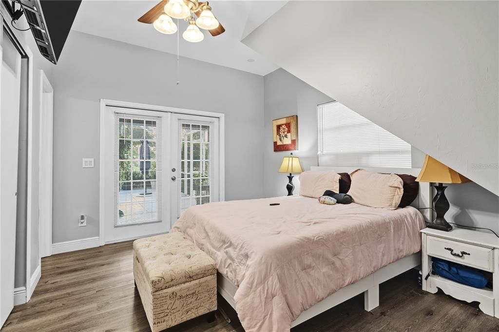 合同活跃: $478,000 (4 贝兹, 3 浴室, 2585 平方英尺)