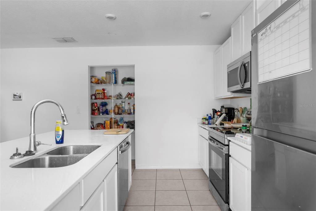 待售: $270,000 (4 贝兹, 2 浴室, 1867 平方英尺)