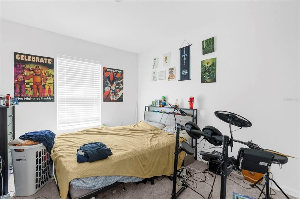 待售: $270,000 (4 贝兹, 2 浴室, 1867 平方英尺)