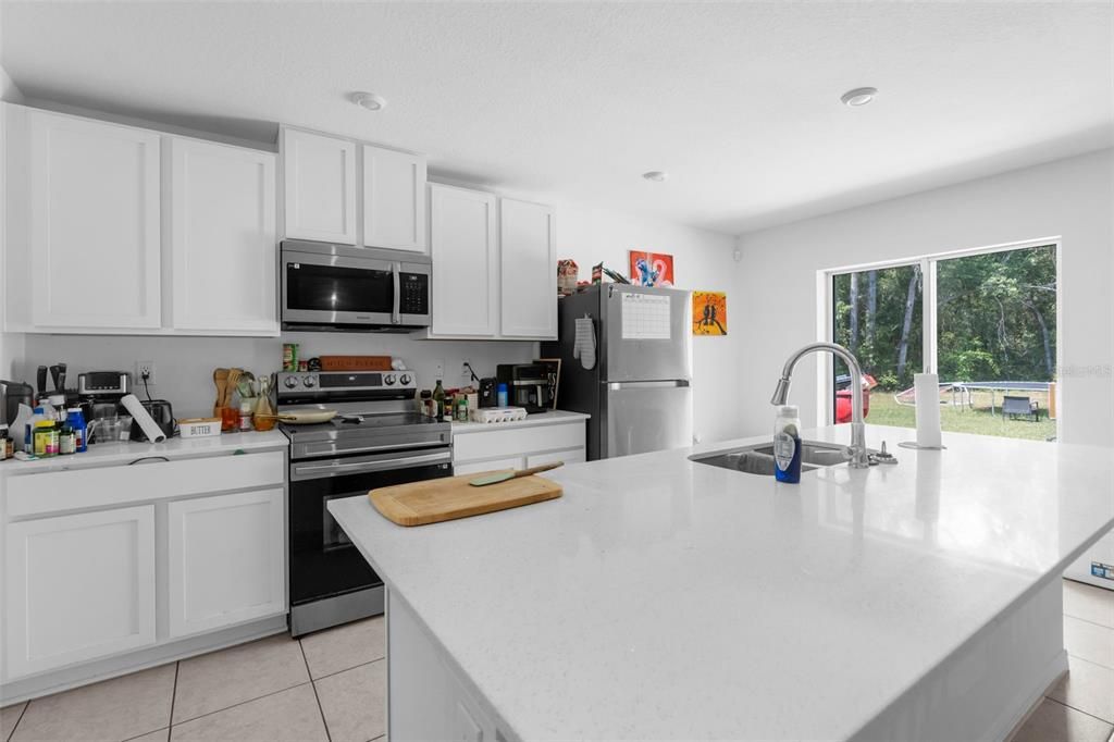 待售: $270,000 (4 贝兹, 2 浴室, 1867 平方英尺)