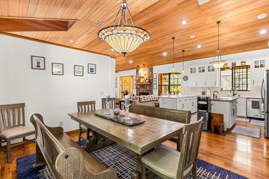 На продажу: $1,200,000 (7 спален, 5 ванн, 4356 Квадратных фут)