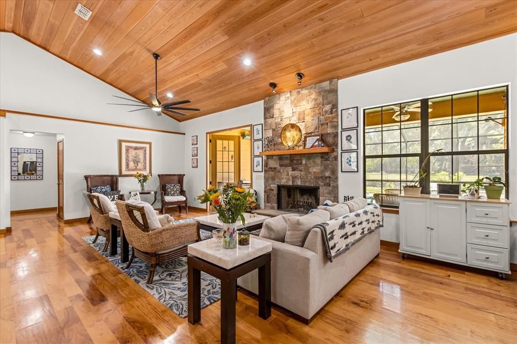 На продажу: $1,200,000 (7 спален, 5 ванн, 4356 Квадратных фут)