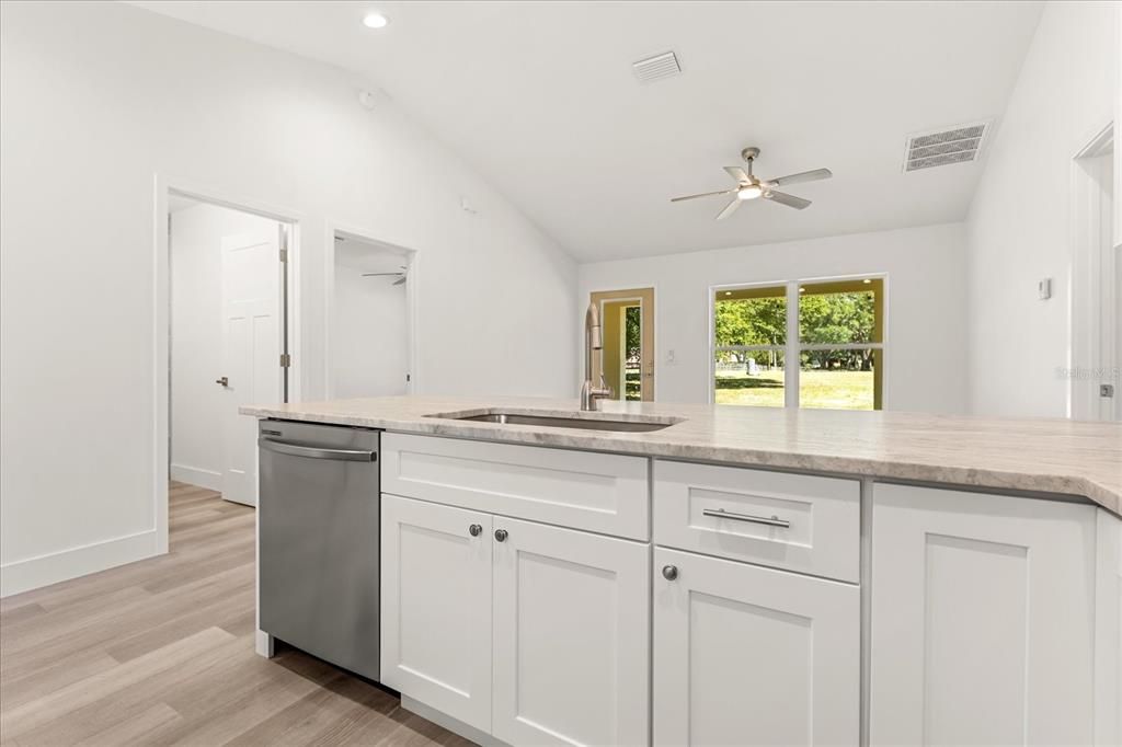 На продажу: $1,200,000 (7 спален, 5 ванн, 4356 Квадратных фут)