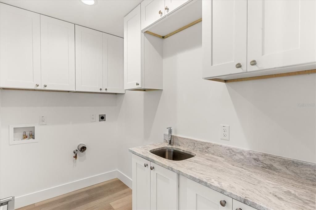 На продажу: $1,200,000 (7 спален, 5 ванн, 4356 Квадратных фут)