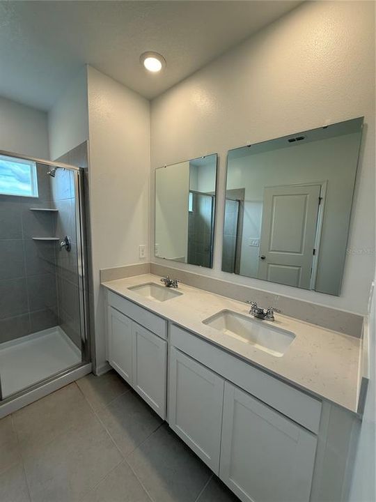 合同活跃: $1,800 (3 贝兹, 2 浴室, 1620 平方英尺)