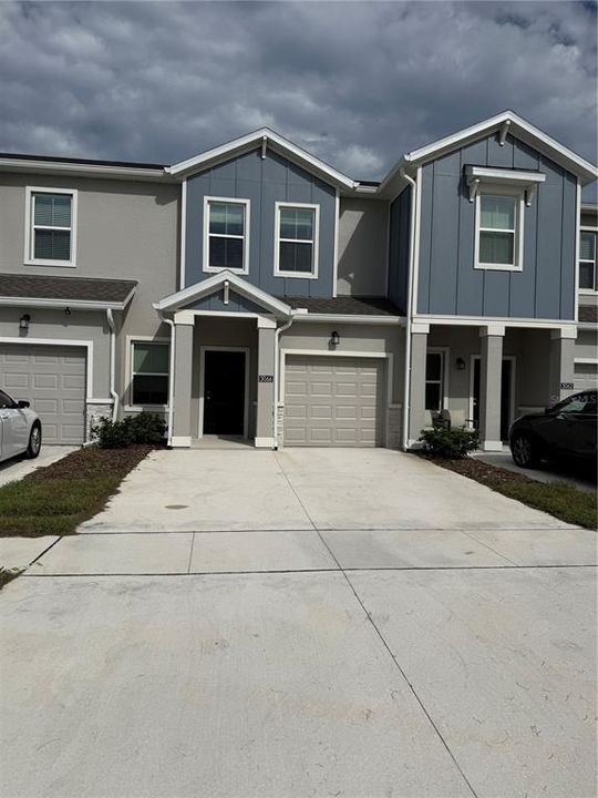 合同活跃: $1,800 (3 贝兹, 2 浴室, 1620 平方英尺)